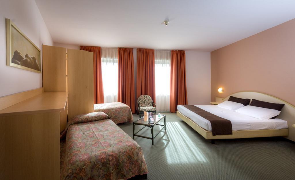 Hotel Des Alpes Rosta المظهر الخارجي الصورة